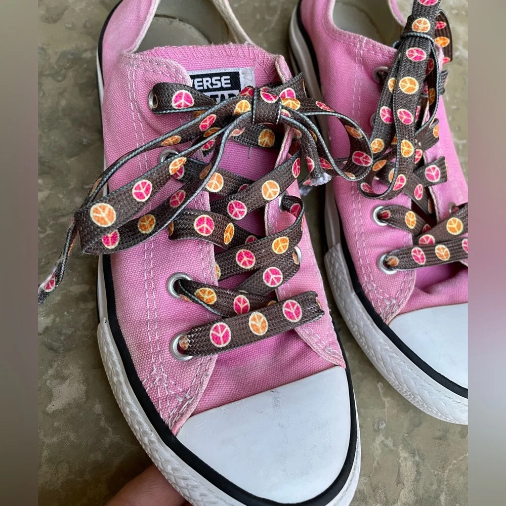 Pink girls low converse